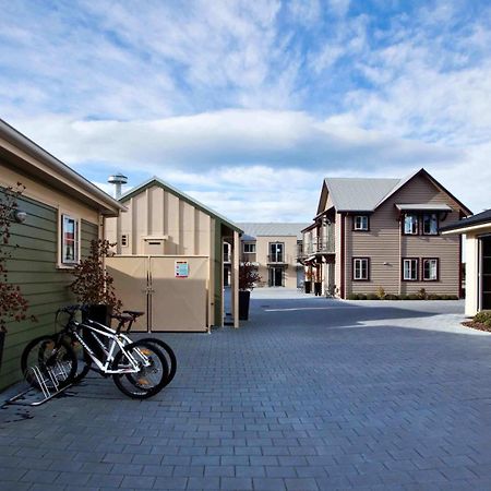 The Mews Oamaru Motel Bagian luar foto
