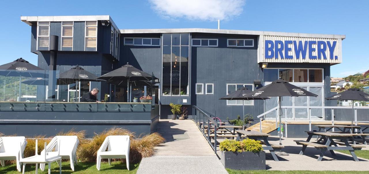 The Mews Oamaru Motel Bagian luar foto